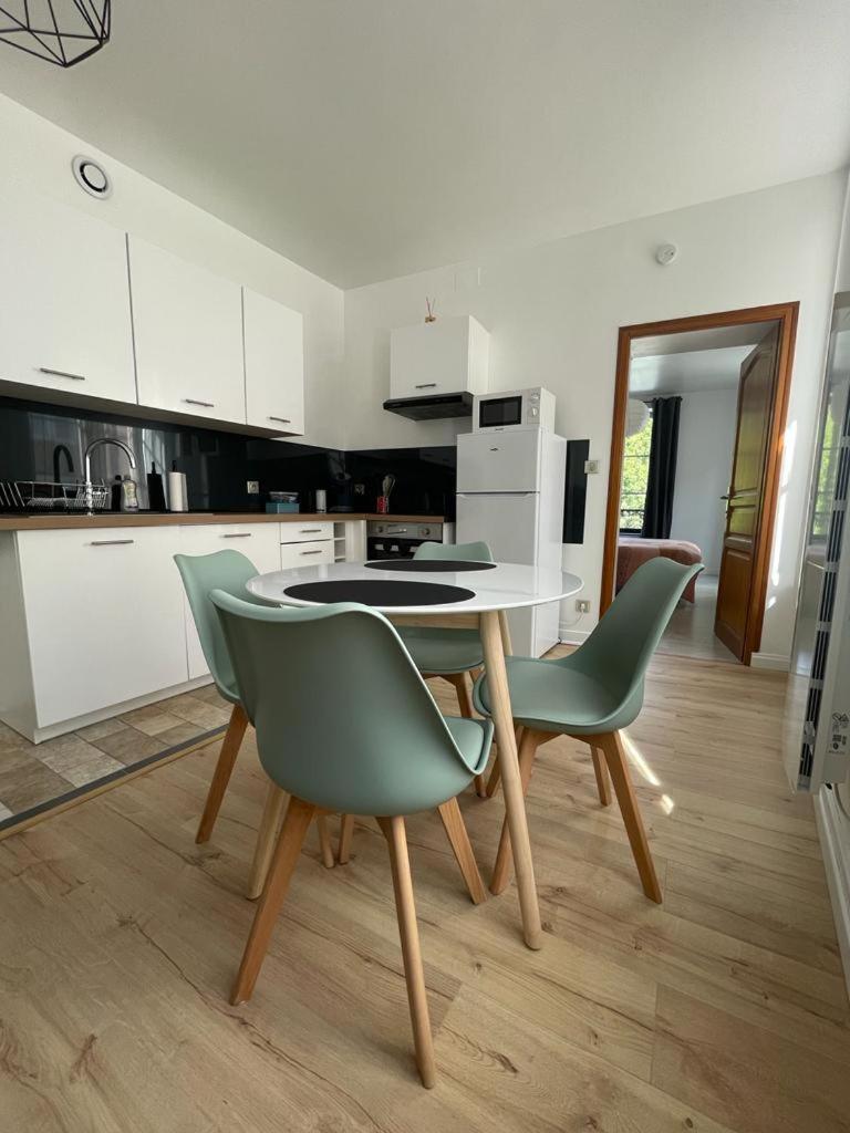 Appartement Le Petit Charcot Шарлевіль-Мезьєр Екстер'єр фото